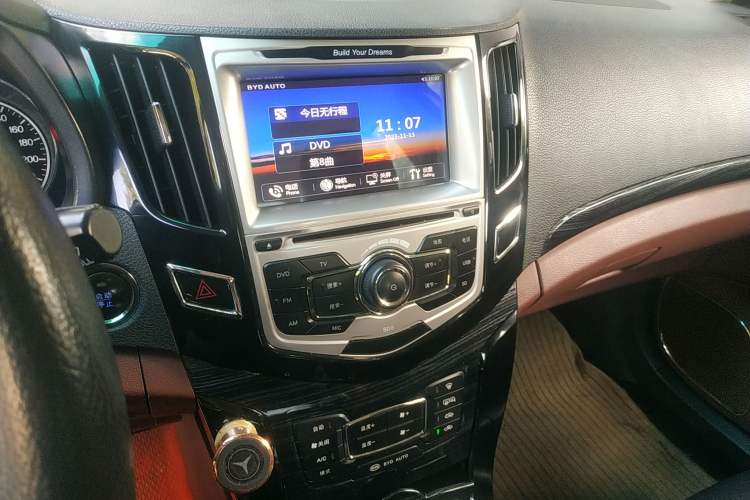 Used BYD Surui 2016 1.5L Manual Elite Edition Audio And AC Panel