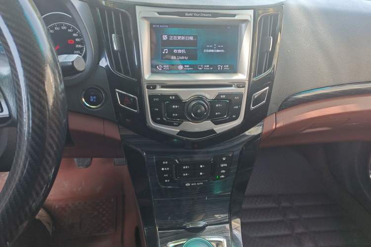 Used BYD Surui 2016 1.5L Manual Elite Edition Audio And AC Panel