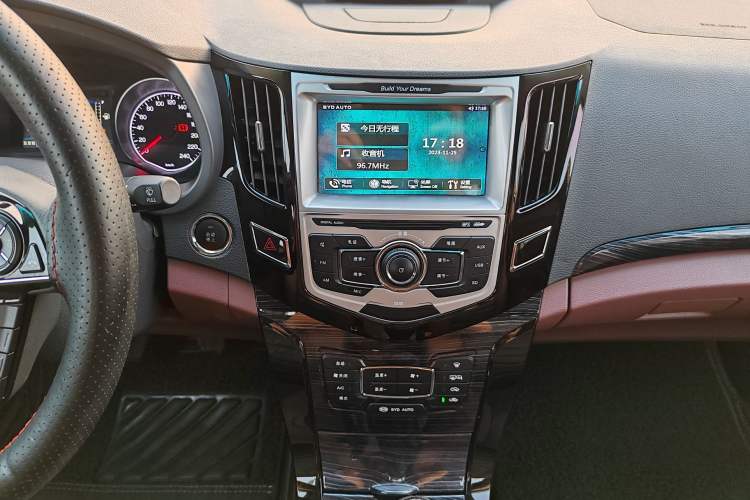 Used BYD Surui 2016 1.5L Manual Elite Edition Audio And AC Panel