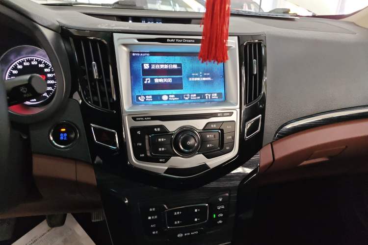 Used BYD Surui 2016 1.5L Manual Elite Edition Audio And AC Panel