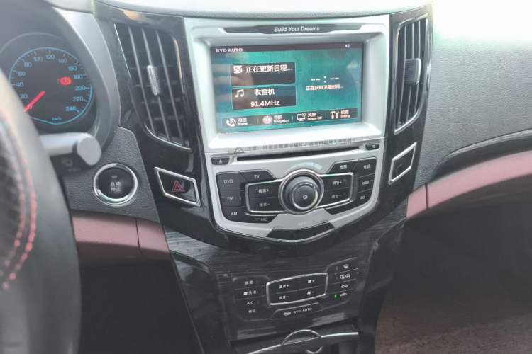 Used BYD Surui 2016 1.5L Manual Elite Edition Audio And AC Panel