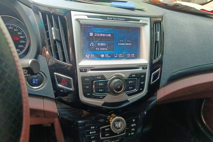 Used BYD Surui 2016 1.5L Manual Elite Edition Audio And AC Panel