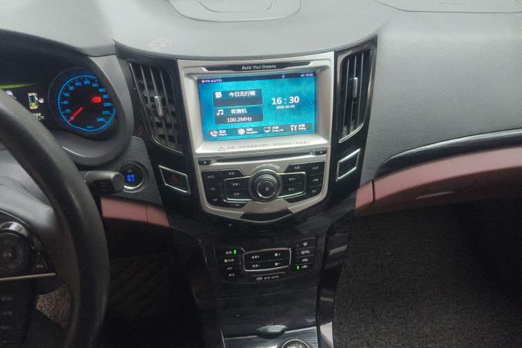 Used BYD Surui 2016 1.5L Manual Elite Edition Audio And AC Panel
