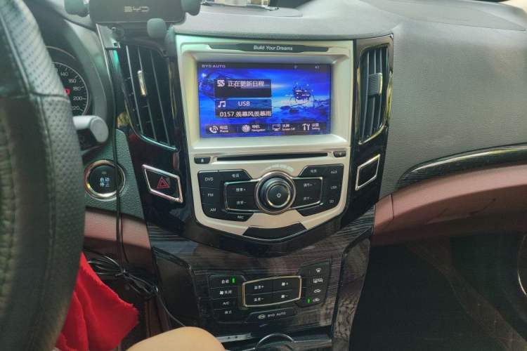 Used BYD Surui 2016 1.5L Manual Elite Edition Audio And AC Panel