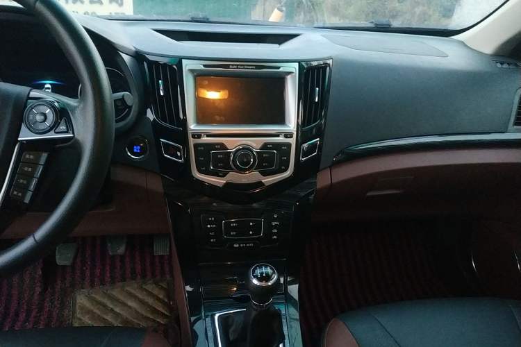 Used BYD Surui 2016 1.5L Manual Elite Edition Audio And AC Panel