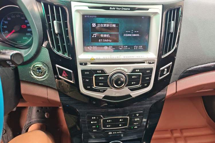Used BYD Surui 2016 1.5L Manual Elite Edition Audio And AC Panel