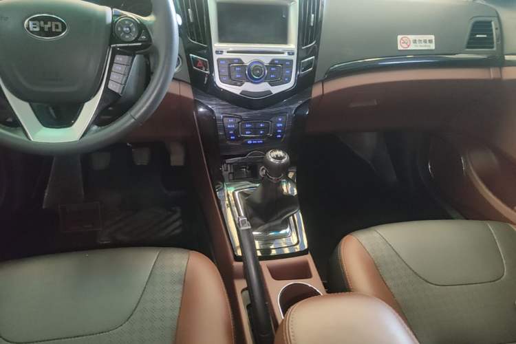 Used BYD Surui 2016 1.5L Manual Elite Edition Audio And AC Panel