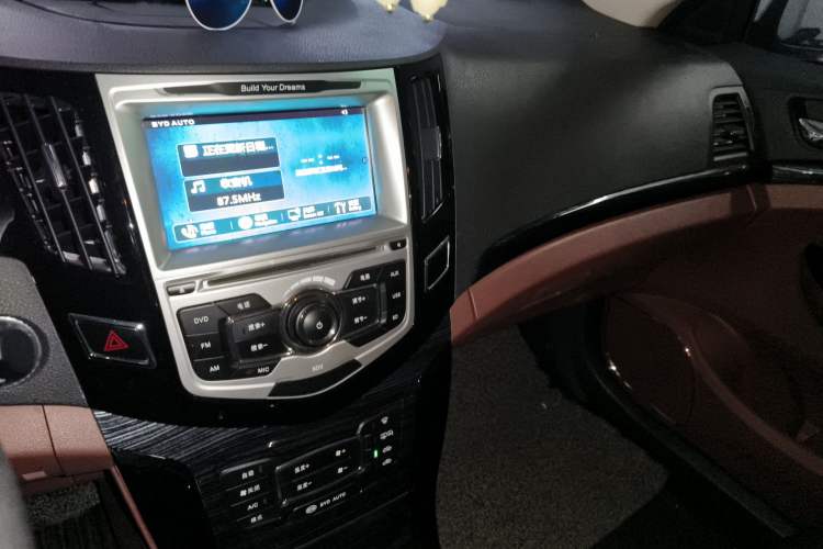 Used BYD Surui 2016 1.5L Manual Elite Edition Audio And AC Panel