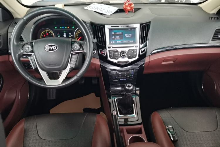 Used BYD Surui 2016 1.5L Manual Elite Edition Center Console
