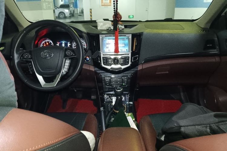 Used BYD Surui 2016 1.5L Manual Elite Edition Center Console