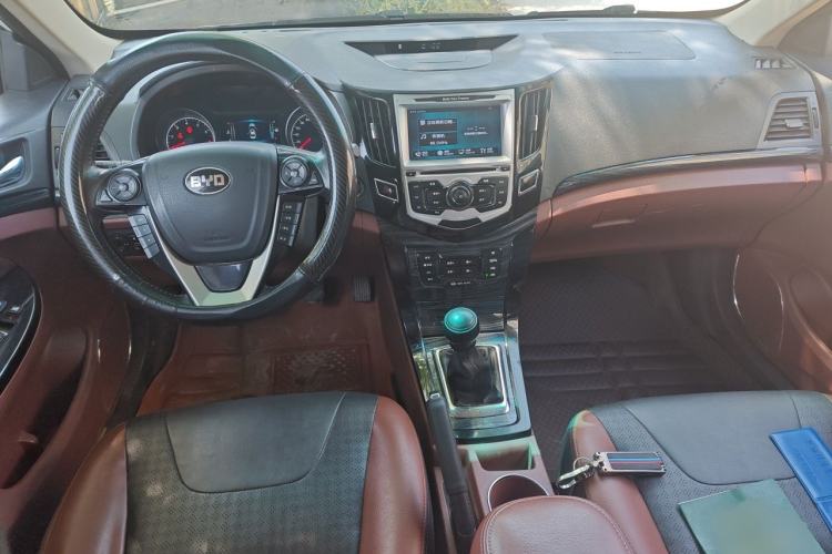 Used BYD Surui 2016 1.5L Manual Elite Edition Center Console