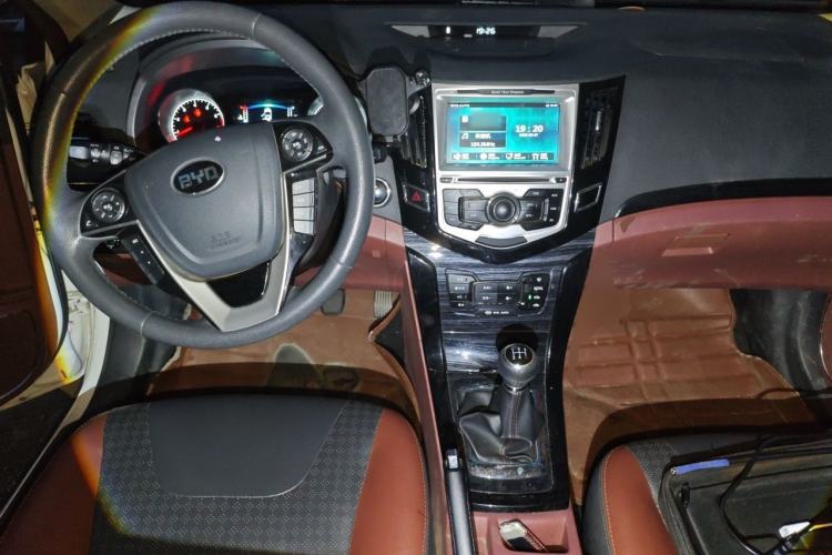Used BYD Surui 2016 1.5L Manual Elite Edition Center Console
