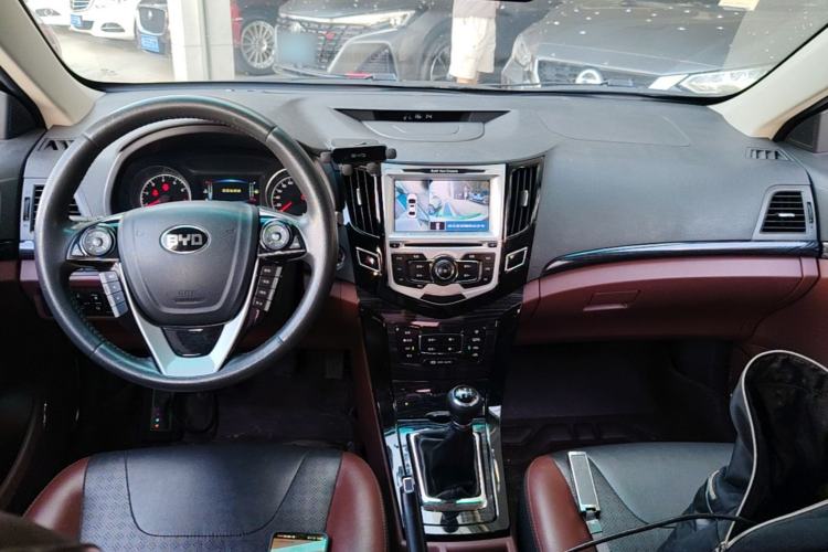 Used BYD Surui 2016 1.5L Manual Elite Edition Center Console