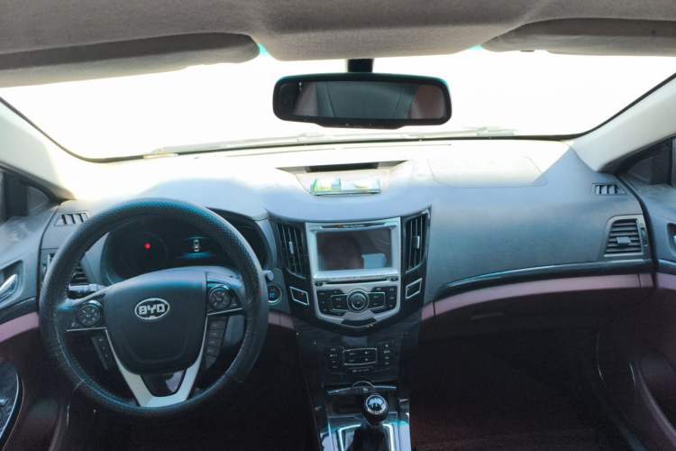 Used BYD Surui 2016 1.5L Manual Elite Edition Center Console