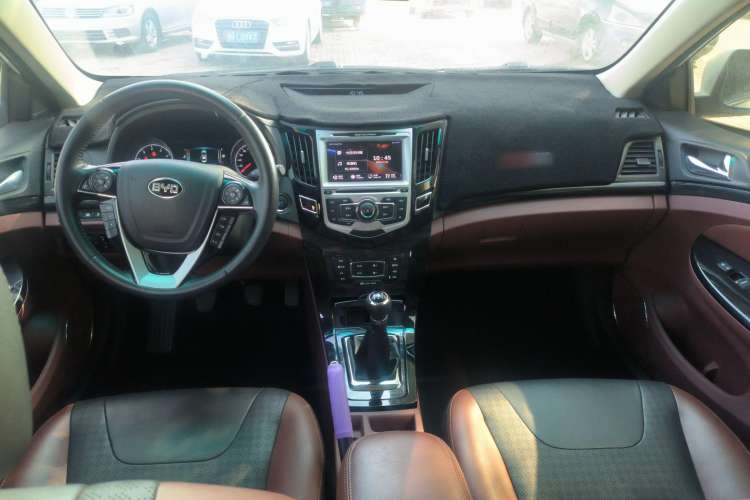 Used BYD Surui 2016 1.5L Manual Elite Edition Center Console
