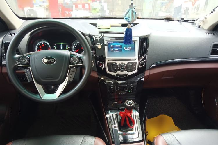 Used BYD Surui 2016 1.5L Manual Elite Edition Center Console