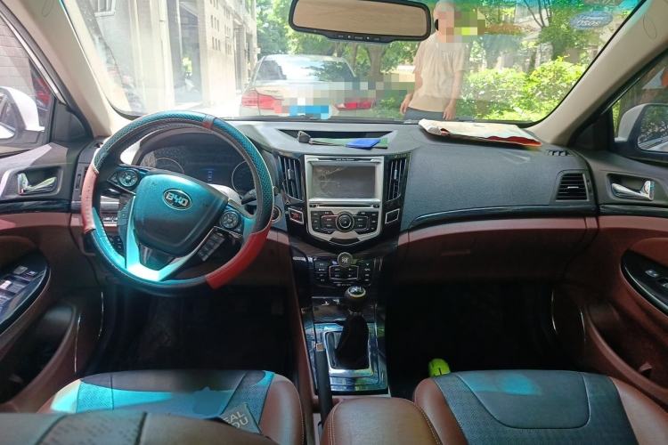 Used BYD Surui 2016 1.5L Manual Elite Edition Center Console