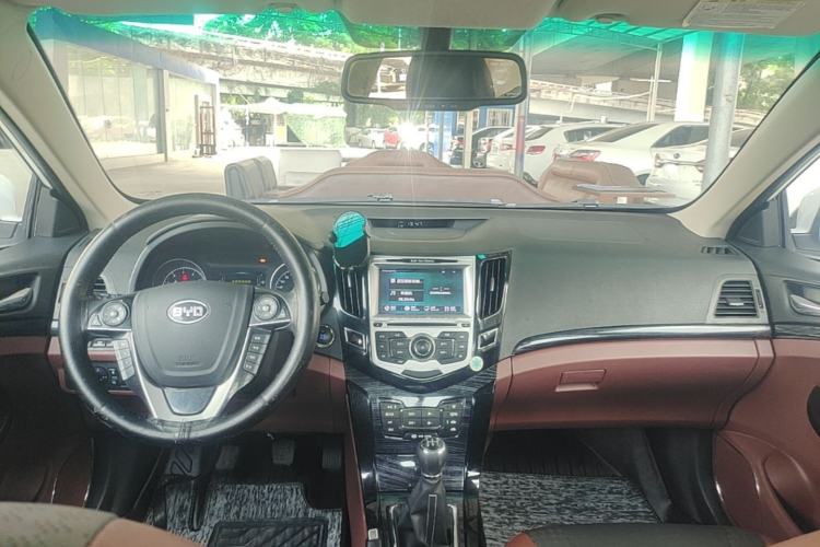Used BYD Surui 2016 1.5L Manual Elite Edition Center Console