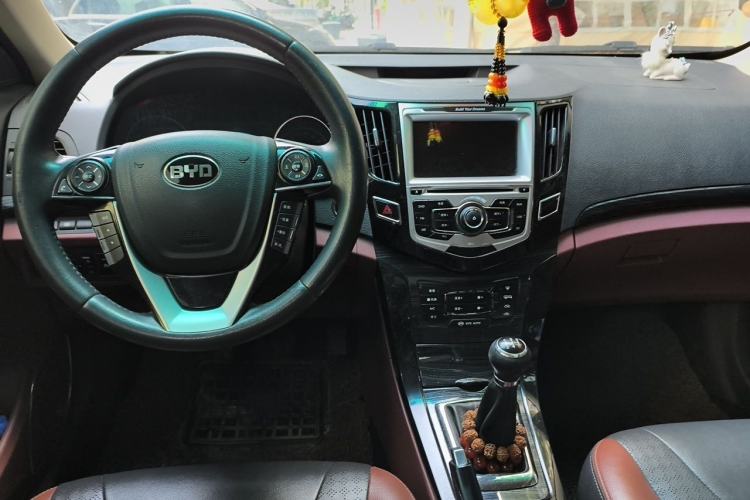 Used BYD Surui 2016 1.5L Manual Elite Edition Center Console