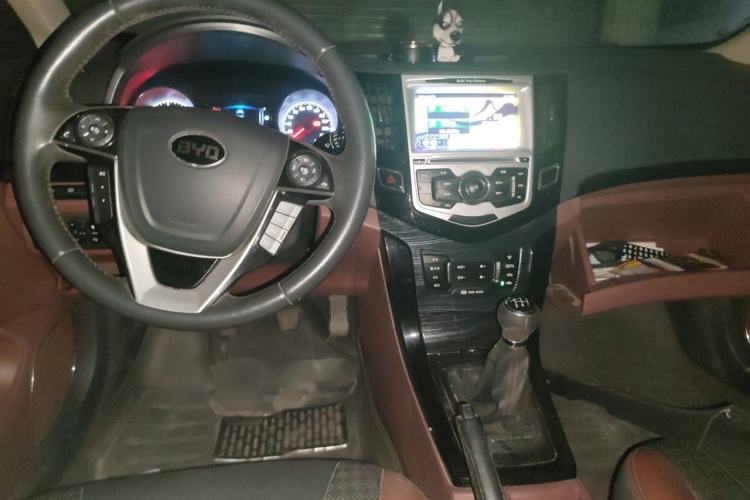 Used BYD Surui 2016 1.5L Manual Elite Edition Center Console