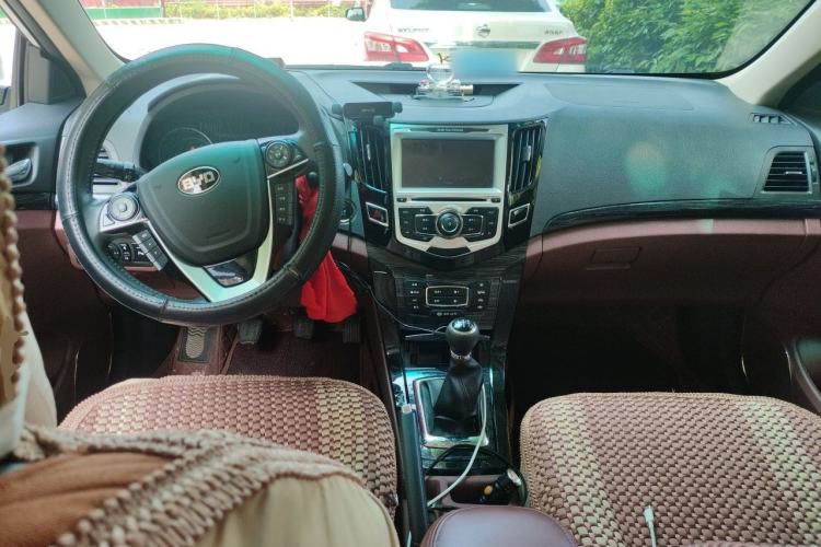 Used BYD Surui 2016 1.5L Manual Elite Edition Center Console