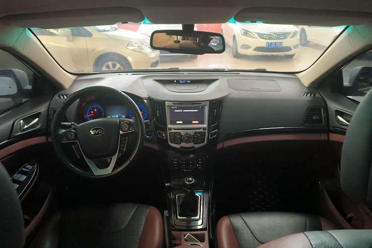Used BYD Surui 2016 1.5L Manual Elite Edition Center Console