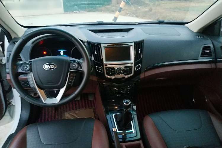 Used BYD Surui 2016 1.5L Manual Elite Edition Center Console