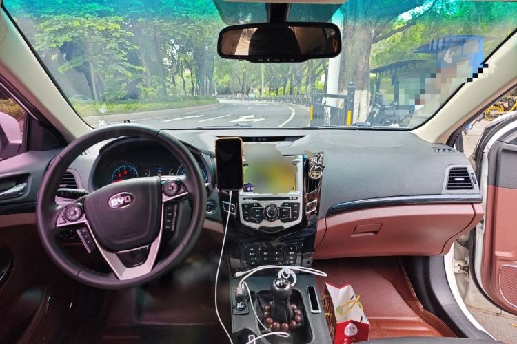 Used BYD Surui 2016 1.5L Manual Elite Edition Center Console