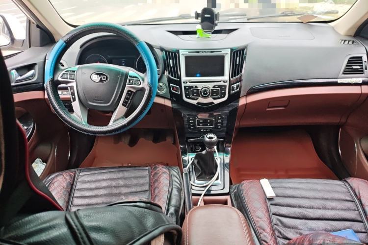 Used BYD Surui 2016 1.5L Manual Elite Edition Center Console