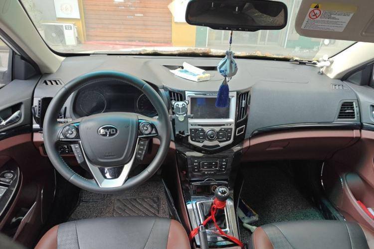 Used BYD Surui 2016 1.5L Manual Elite Edition Center Console