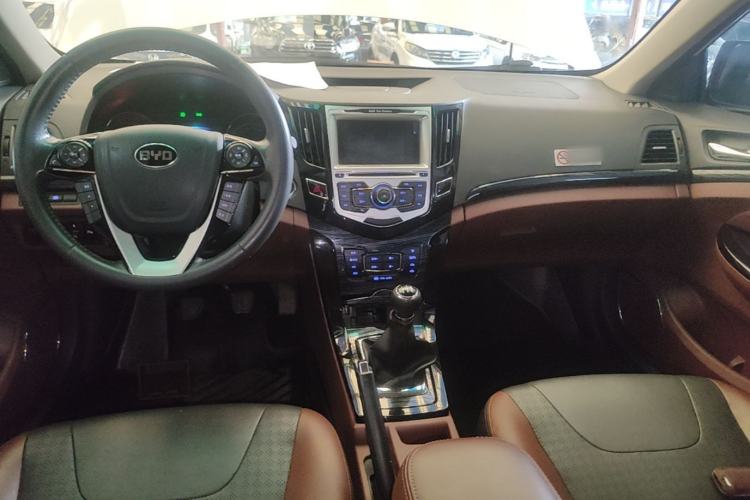 Used BYD Surui 2016 1.5L Manual Elite Edition Center Console