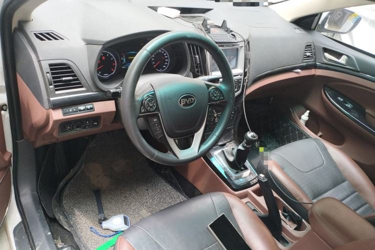 Used BYD Surui 2016 1.5L Manual Elite Edition Center Console