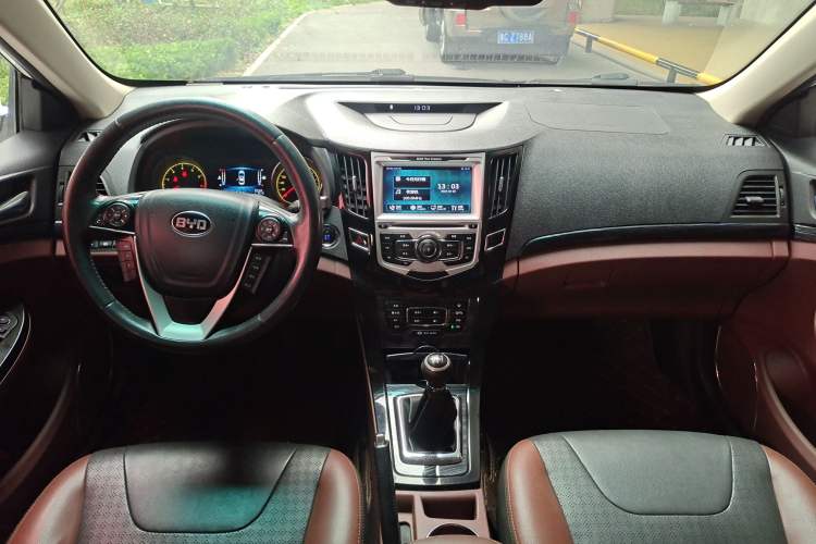 Used BYD Surui 2016 1.5L Manual Elite Edition Center Console