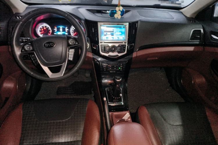Used BYD Surui 2016 1.5L Manual Elite Edition Center Console