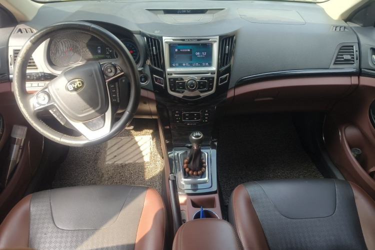Used BYD Surui 2016 1.5L Manual Elite Edition Center Console