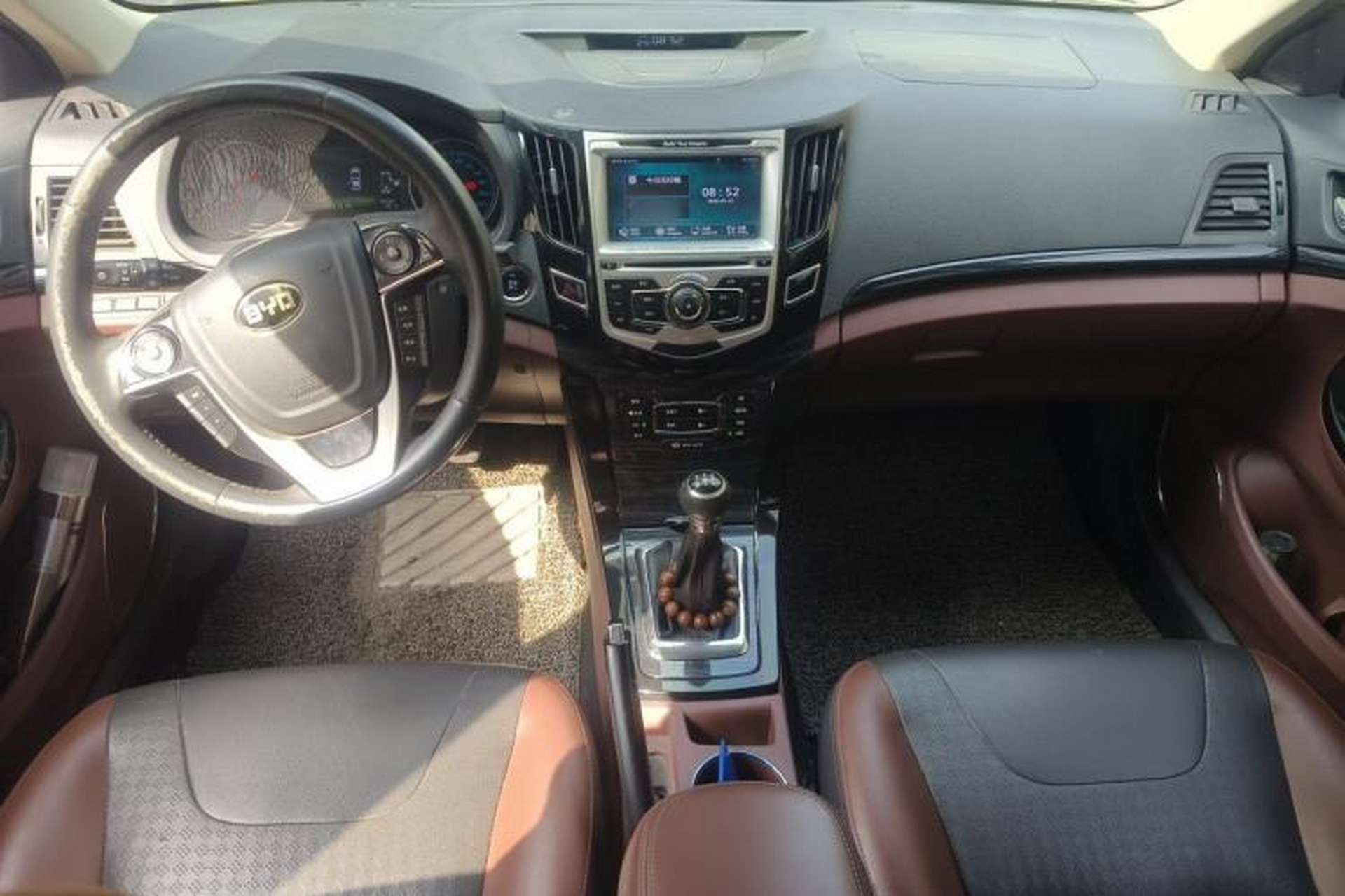 Used BYD Surui 2016 1.5L Manual Elite Edition Center Console