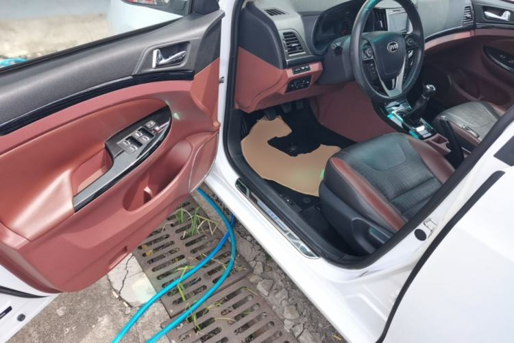 Used BYD Surui 2016 1.5L Manual Elite Edition Driver Seat