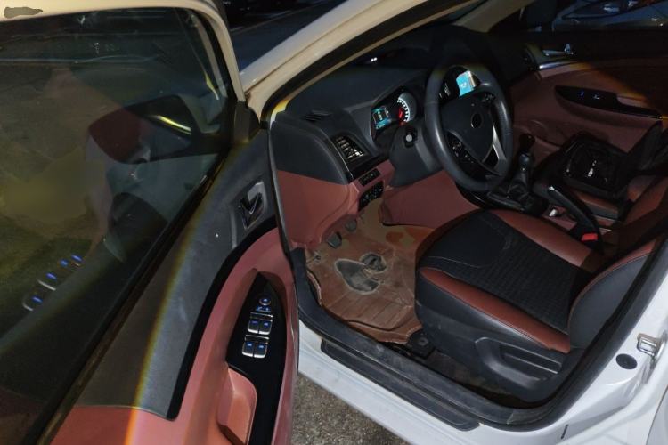 Used BYD Surui 2016 1.5L Manual Elite Edition Driver Seat