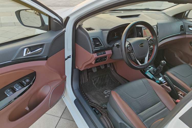 Used BYD Surui 2016 1.5L Manual Elite Edition Driver Seat