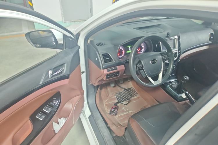 Used BYD Surui 2016 1.5L Manual Elite Edition Driver Seat