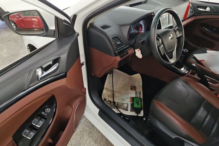 Used BYD Surui 2016 1.5L Manual Elite Edition Driver Seat