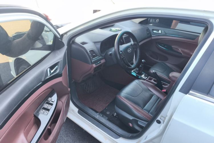 Used BYD Surui 2016 1.5L Manual Elite Edition Driver Seat