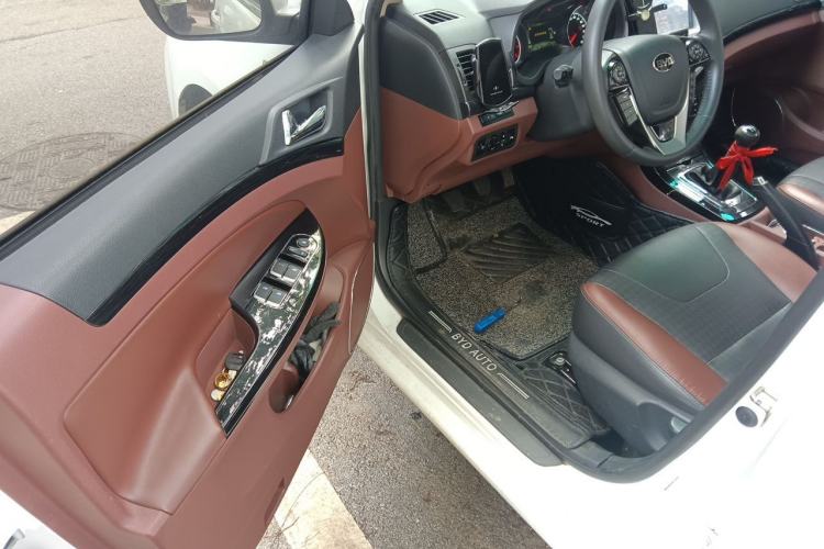 Used BYD Surui 2016 1.5L Manual Elite Edition Driver Seat