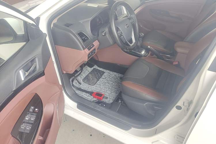 Used BYD Surui 2016 1.5L Manual Elite Edition Driver Seat