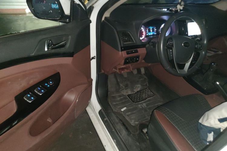 Used BYD Surui 2016 1.5L Manual Elite Edition Driver Seat