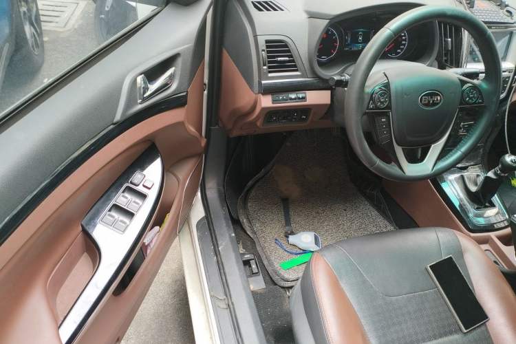 Used BYD Surui 2016 1.5L Manual Elite Edition Driver Seat