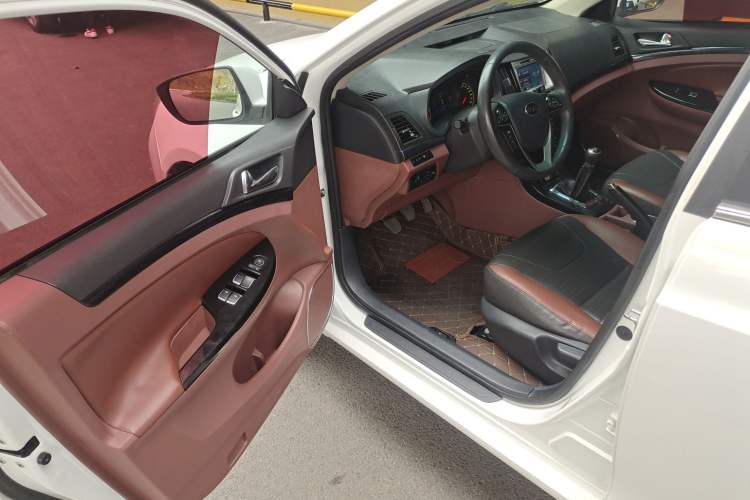 Used BYD Surui 2016 1.5L Manual Elite Edition Driver Seat