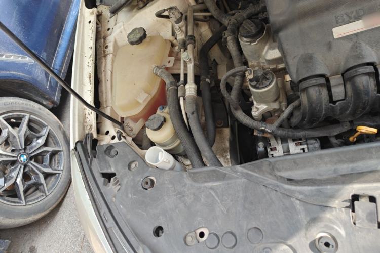 Used BYD Surui 2016 1.5L Manual Elite Edition Engine Bay Right
