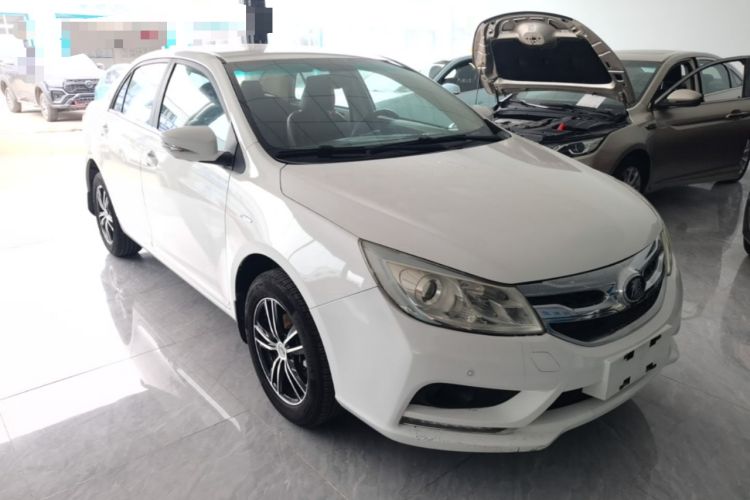 Used BYD Surui 2016 1.5L Manual Elite Edition Front Right 45 Deg