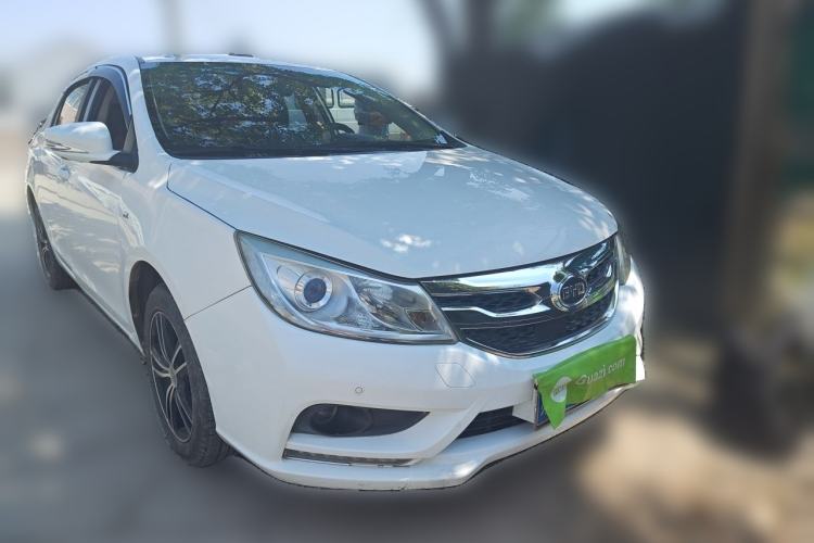 Used BYD Surui 2016 1.5L Manual Elite Edition Front Right 45 Deg